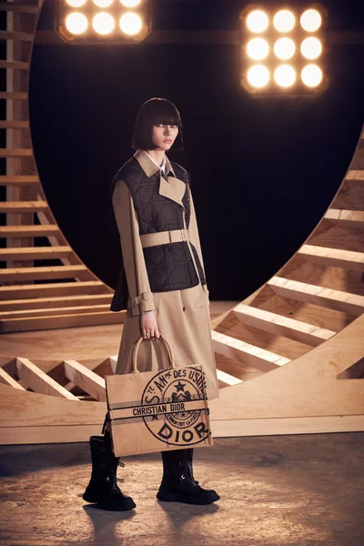 Look 18